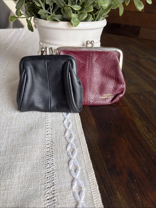 Buxton Handbags - Vintage Genuine Leather Kiss-Lock Coin Purse - Black
